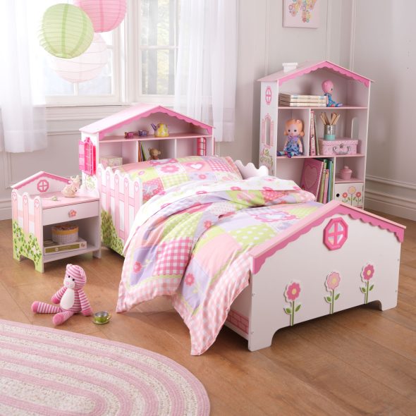 розовая кроватка домик