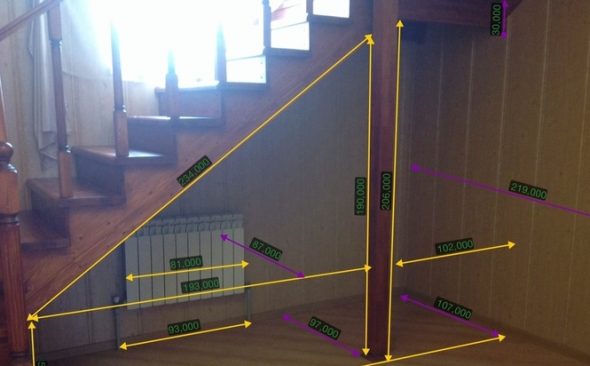 замерить пространство под лестницей
