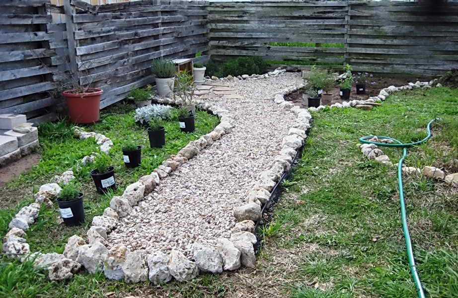 landscaping-with-pea-gravel