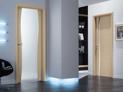 Какие двери лучше выбрать: ламинированные или шпонированные?