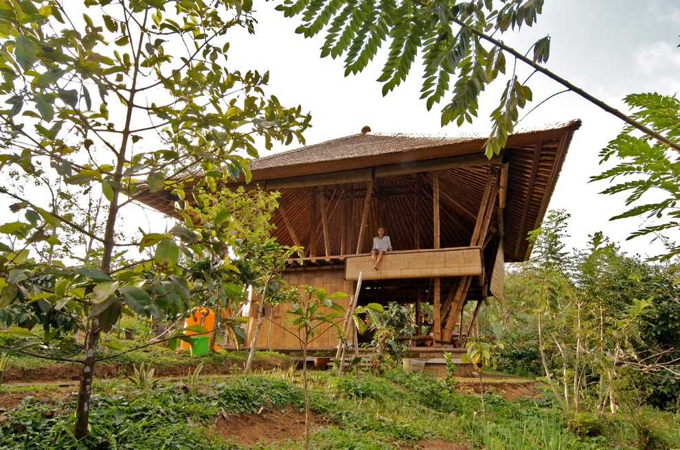 Фасад дома в горах на Бали