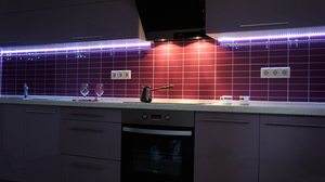 Подсветка на кухне под шкафами - красиво и просто