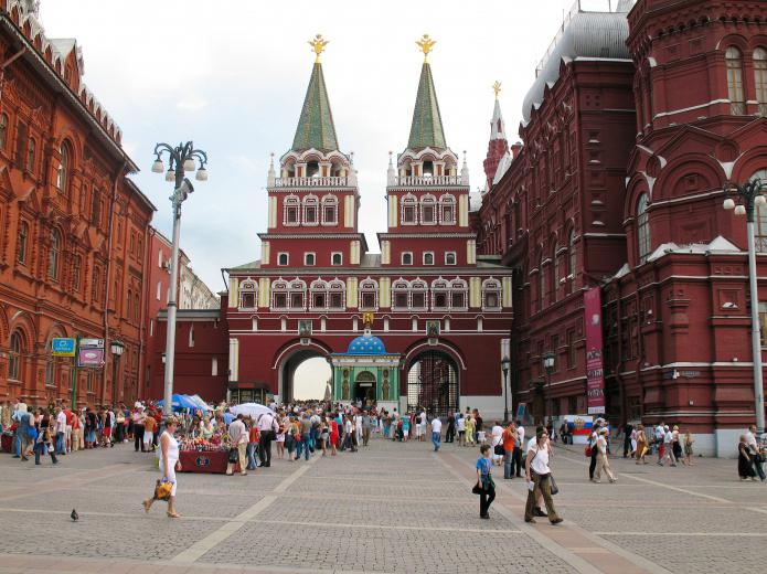 белокаменный кремль в москве был построен при