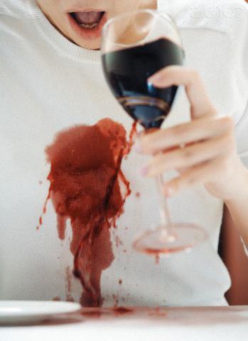 Как отстирать вино красное 