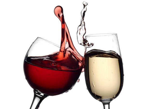 Как отстирать пятна красного вина 