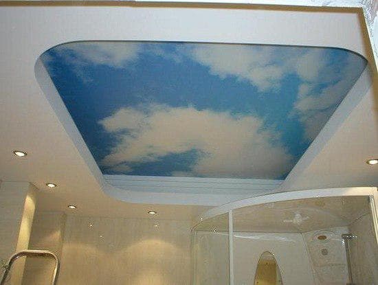 Какой потолок лучше сделать в ванной комнате