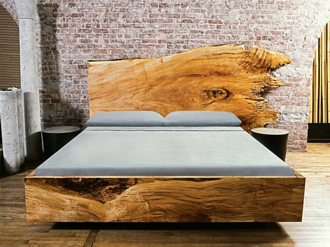 Изящный дизайн двуспальной деревянной кровати идеально подходит для интерьеров лофт жилища