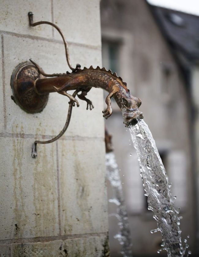 Кованый кран для воды в виде дракона