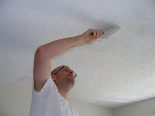 Как очистить потолок от клея?