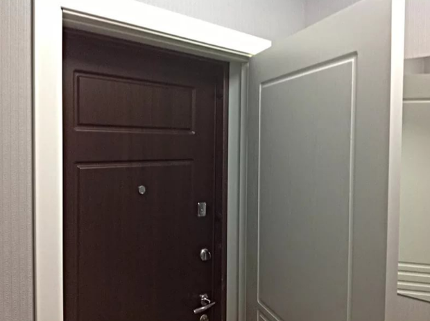 Вторая входная дверь ставится для того, чтобы повысить тепло- и шумоизоляционные характеристики первой
