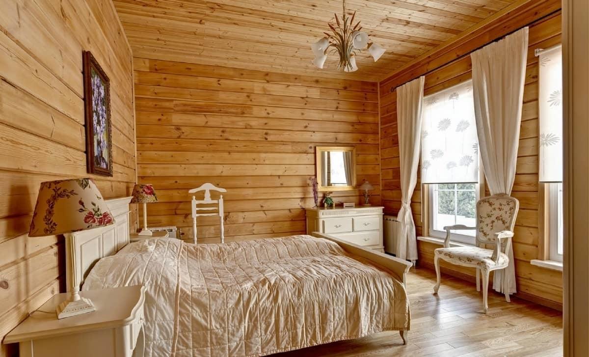 Интерьер спальни в деревянном доме должен гармонично сочетаться с дизайном и обстановкой всего дома