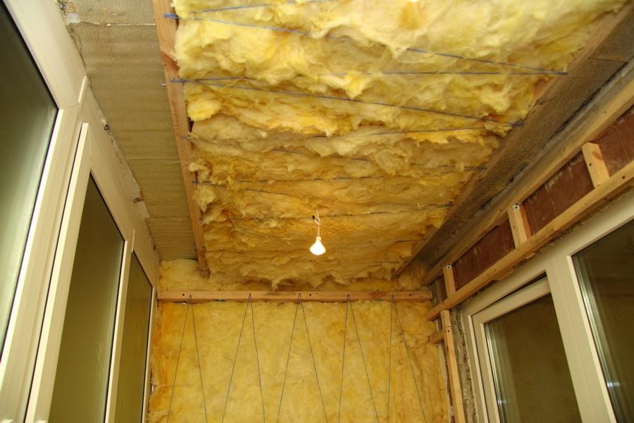 Прежде чем закрепить минеральную вату на потолке, подготовьте определенные инструменты и материалы