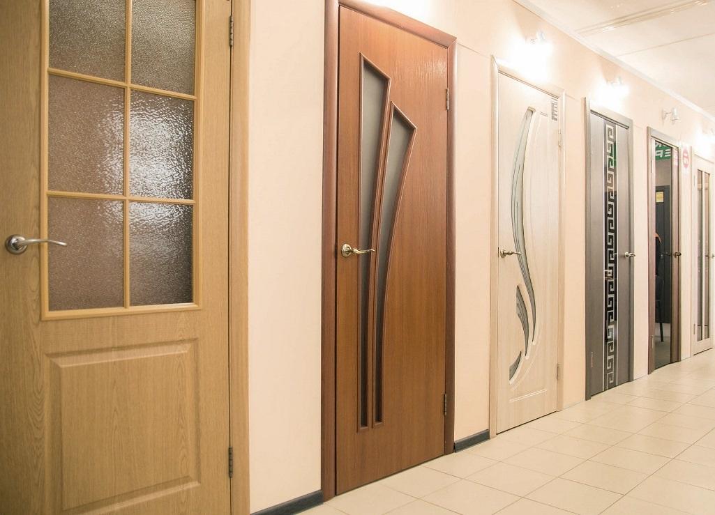 Стандартами ГОСТ регулируется и установка межкомнатных внутренних дверей из МДФ