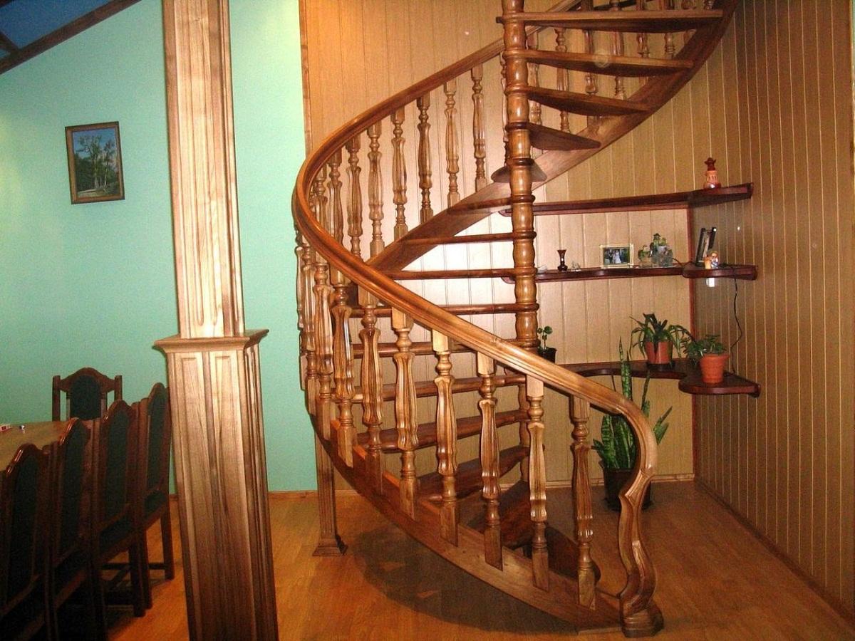 Лестница является не только практичным изделием, но и отличным элементом декора 