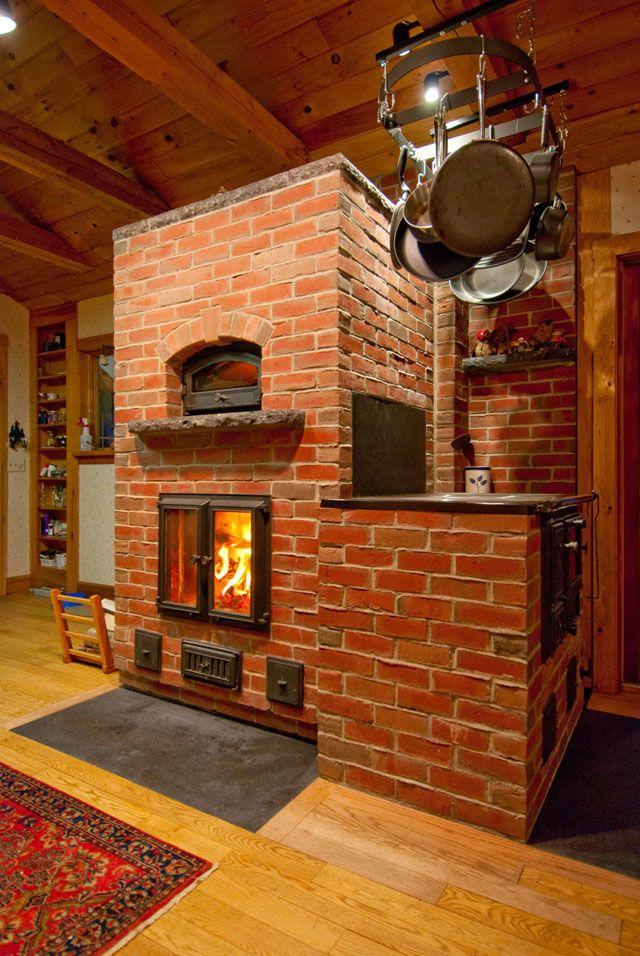 Печь-камин из кирпича – идеальная комбинация, с помощью которой в доме создается комфортный микроклимат