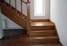 Лак для деревянных лестниц
