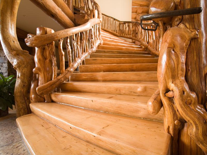 Дизайн лестницы в частном доме должен органично вписываться в общий интерьерный стиль помещения