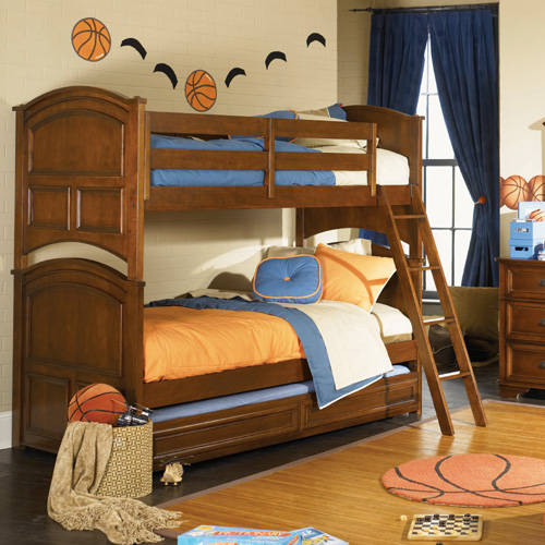 Детская кровать для детской спальни в классическом стиле