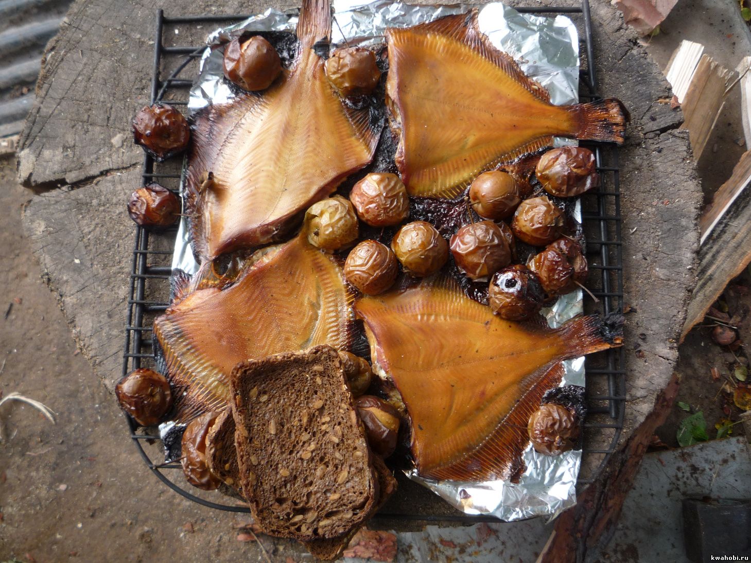  уличная печь с мангалом и коптильней камбала копчёная