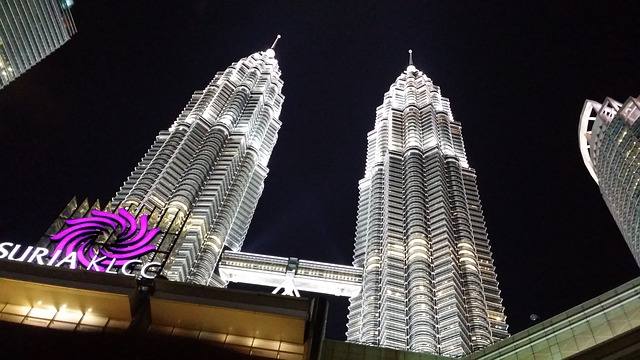 petronas-twin-towers-337667_640