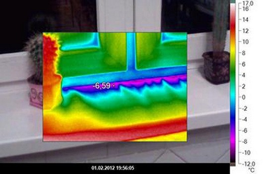 Разница температур отражается на окне