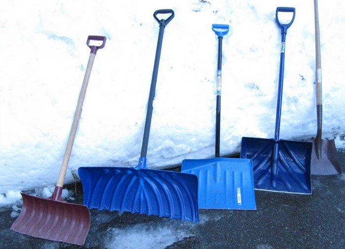 Варианты инструментов для уборки снега