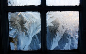 Почему пластиковые окна замерзают изнутри