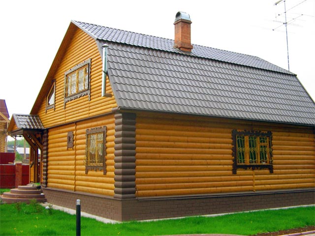 дом, облицованный деревянным сайдингом