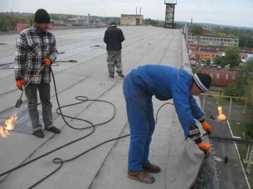 Крепление рулонной кровли в парапетам