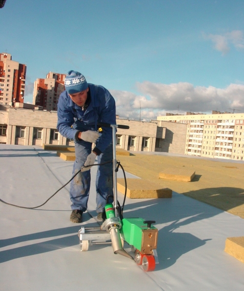 Укладка мембранных рулонных материалов - сварка швов