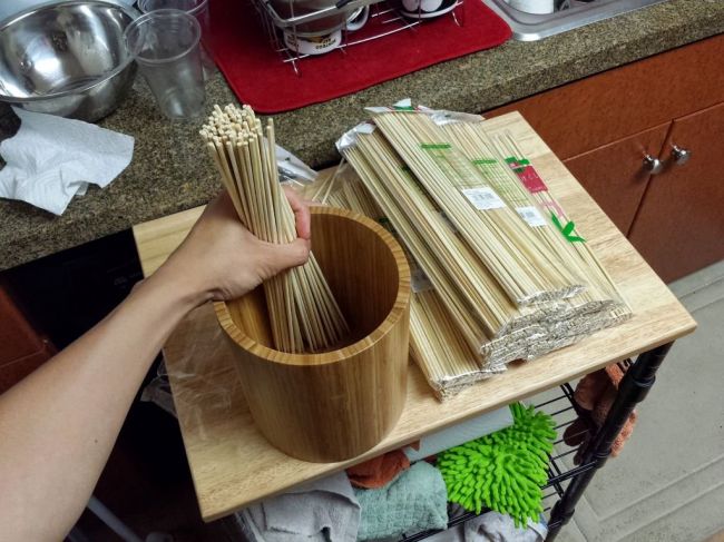 Подставка для ножей из бамбуковых палочек