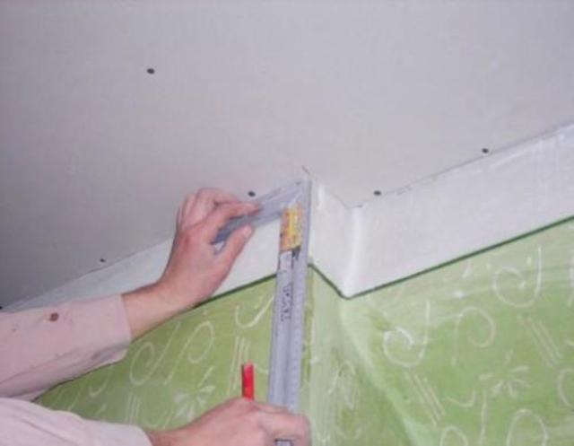 Как установить последнюю панель пвх на потолок