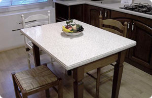 Кухонный стол из искусственного акрилового камня