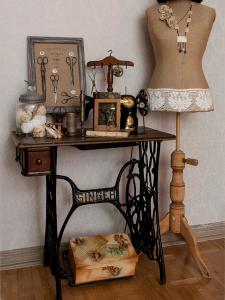 old-treadle-sewing-machine1