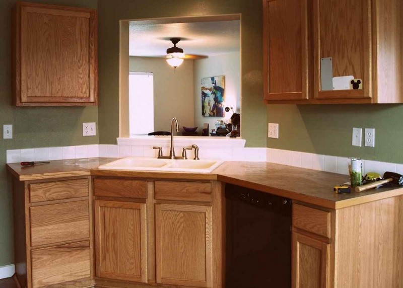 Кухня с деревянной столешницей: плюсы и минусы, варианты цветовых решений, фото примеры