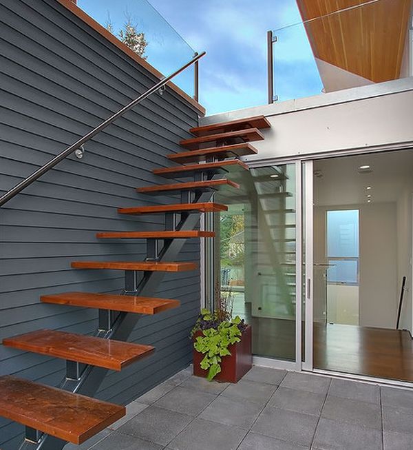 Лестница с площадкой - одна из самых удобных лестничных конструкций