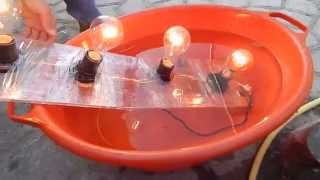 Передача энергии + лампочка горит в воде.