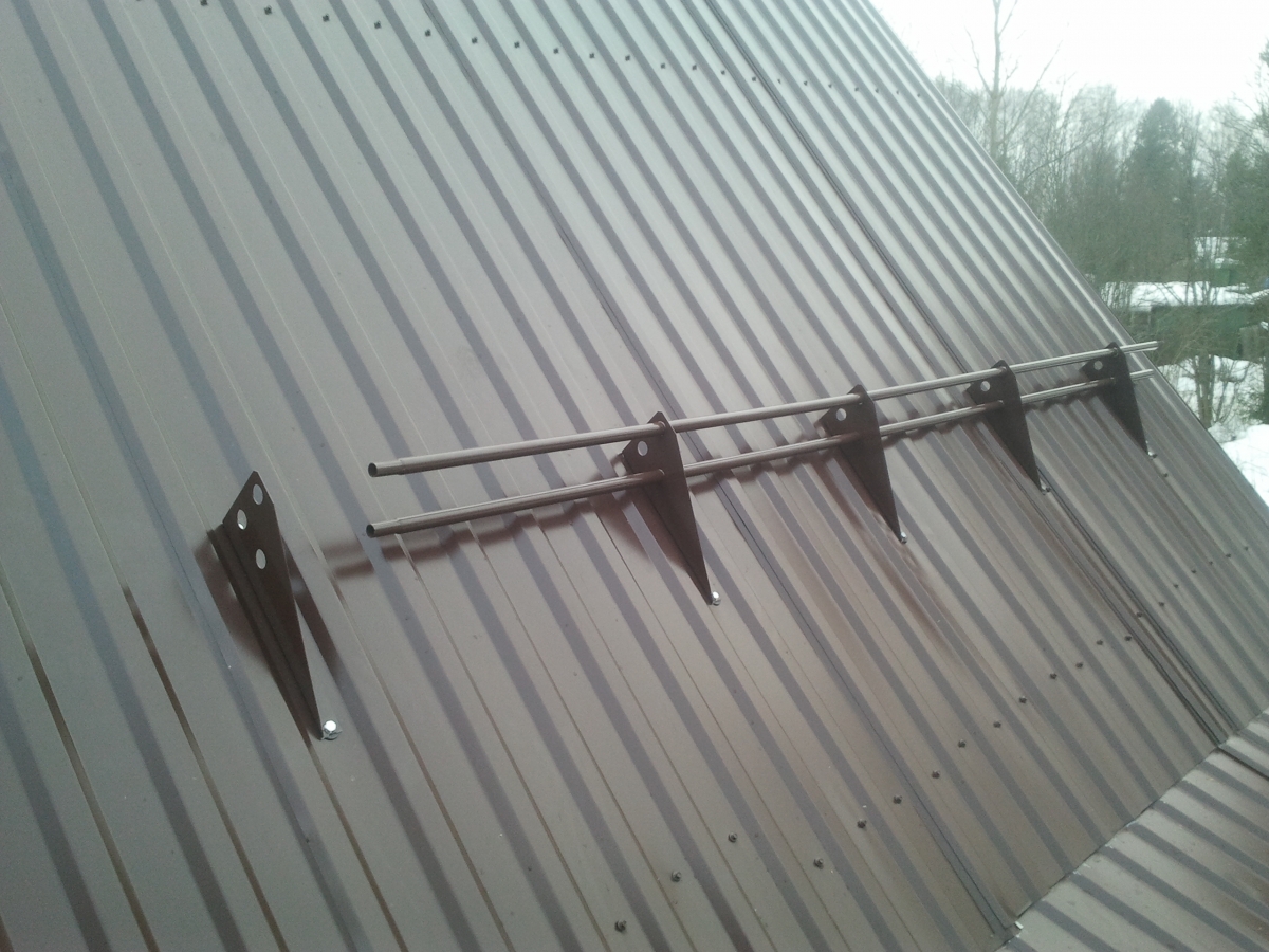 Установка снегозадержателей на крыше самостоятельно