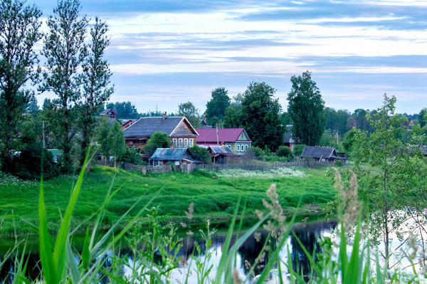Самые доступные источники воды - это родник, пруд или речка. Но они вряд ли могут оказаться на вашем участке