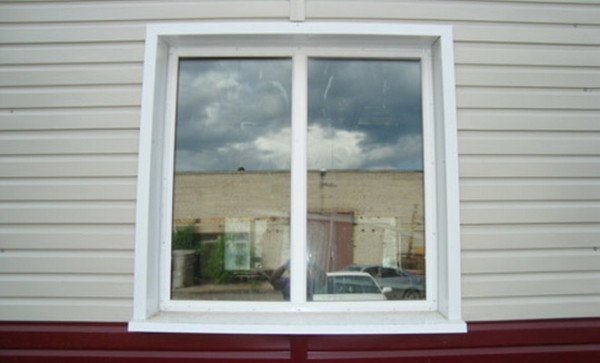 Чтобы окна получили завершенный вид, необходимо позаботиться об их обрамлении