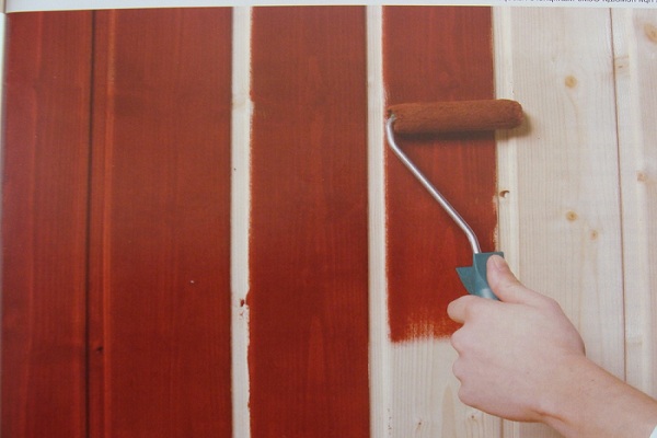Покрытие древесины краской