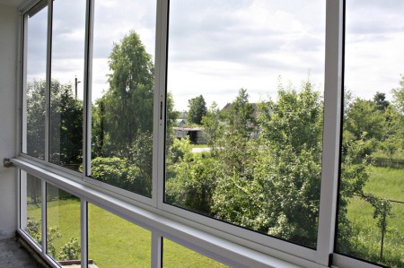 Алюминиевая рама с остекление на всю высоту балкона