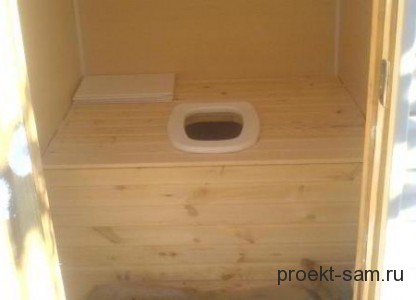 внутренняя отделка дачного деревянного туалета