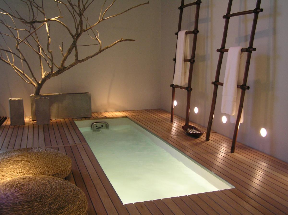 Современная ванная комната в японском стиле