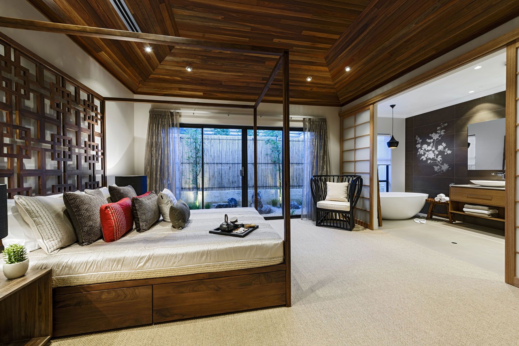 Красивая спальня и ванная в японском стиле