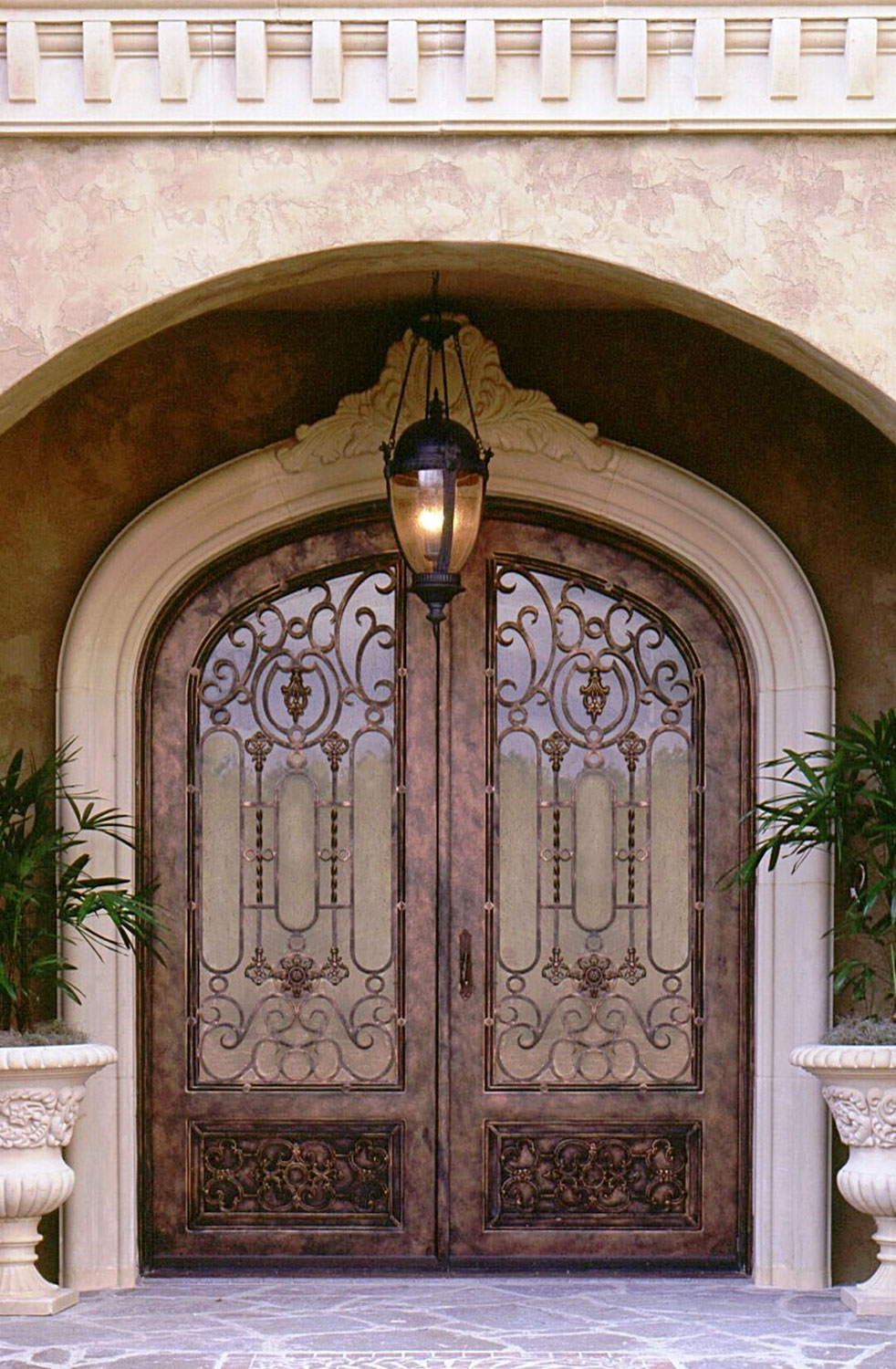 Кованая дверь под бронзу