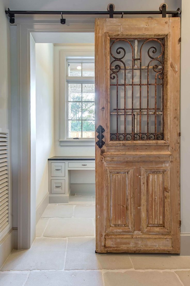 Деревянная дверь с кованым декором
