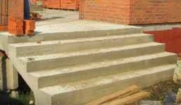 Строительство бетонных лестниц может оказаться спасением, если лестница на открытом воздухе – по стандартам материалы для таких лестниц должны удовлетворять особым требованиям по устойчивости к неблагоприятным воздействиям окружающей среды