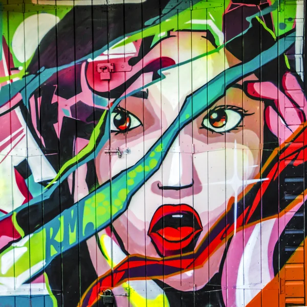 Кричала девушка граффити — стоковое фото
