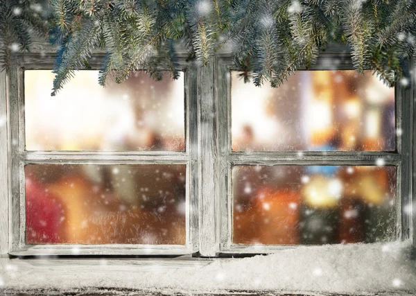 Зимний вид из окна — стоковое фото